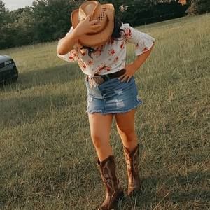 Meet your Posher, Itzel